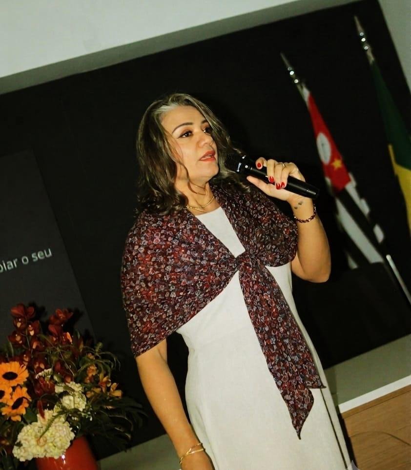 Camila Gonçalves em palestra